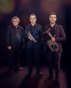 Tim De Maeseneer (althoorn), Lode Violet (cornet), Geert Callaert (piano)